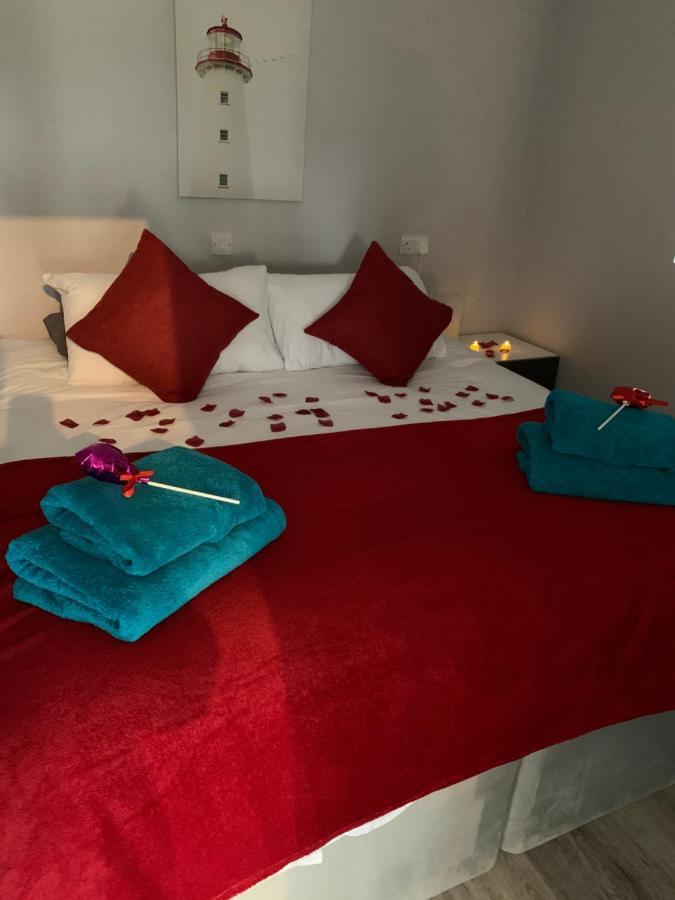 Deerfin Rentals Private Chalet With Hot Tub Ballymena Ngoại thất bức ảnh