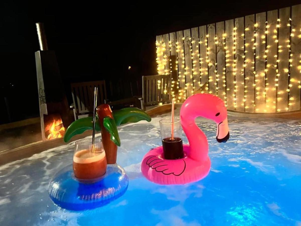 Deerfin Rentals Private Chalet With Hot Tub Ballymena Ngoại thất bức ảnh
