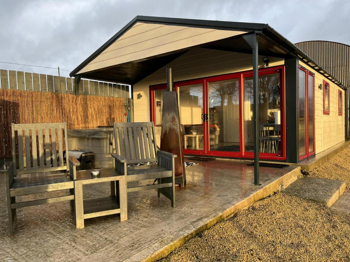 Deerfin Rentals Private Chalet With Hot Tub Ballymena Ngoại thất bức ảnh